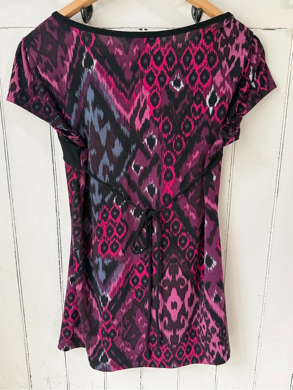 Dressbarn Y2K Pink & Black Ikat Empire Waist Top